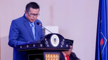 Sekretaris DPRD Loteng, H.Suhadi Kana S.Sos MH Bacakan Surat Penting Masuk